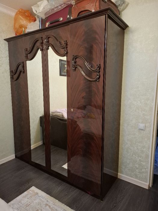 Шифоньер + комод сатамын