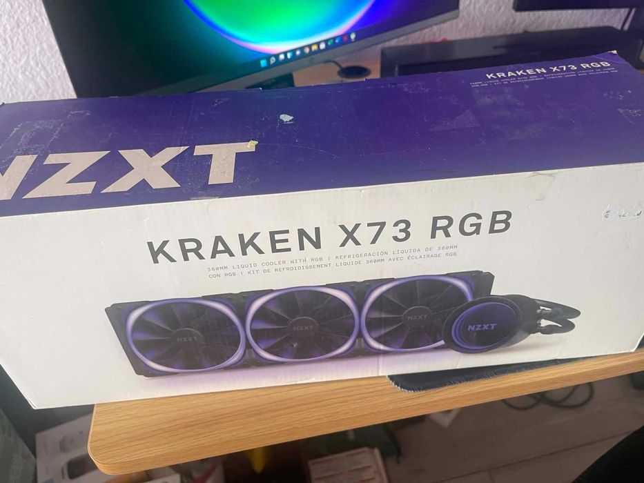 Продавам водно охлаждане NZXT Kraken 360 RGB с LCD Дисплей