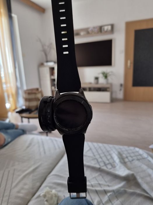 Продавам  часовник samsung