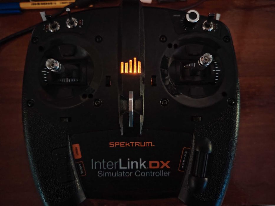 Spektrum Interlinked DX, controller simulator prin cablu USB. model SPMRFTX1