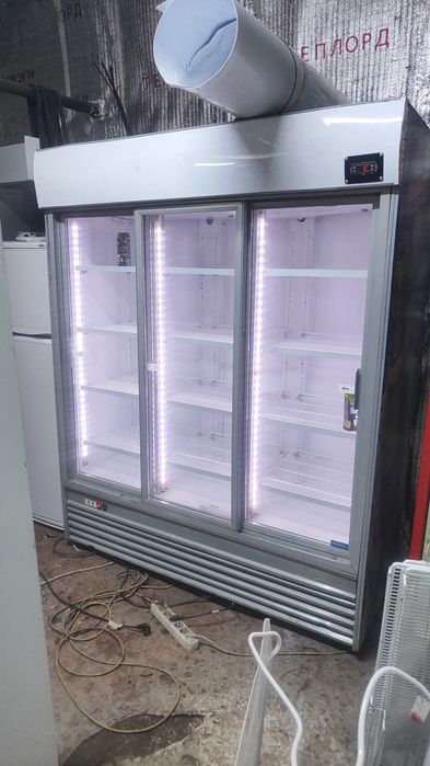 Продам витринный холодильники