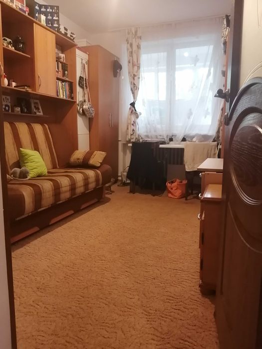 Vând sau schimb apart. 4 camere (centru Sv.)