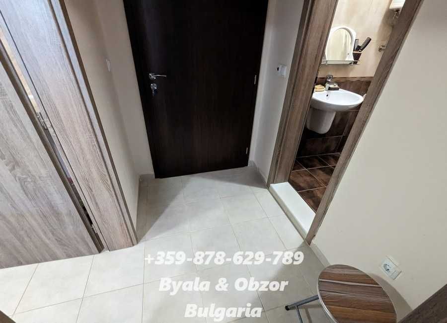 Обзаведен двустаен апартамент със собствен двор-градина в гр.Бяла