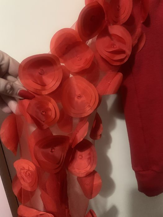 Хит! Блуза с ефектни бухнали ръкави.