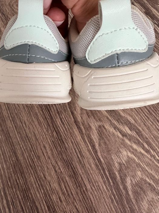 Кроссовки летние