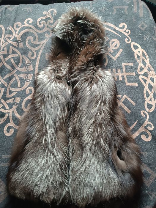 Жилет с чернобурки