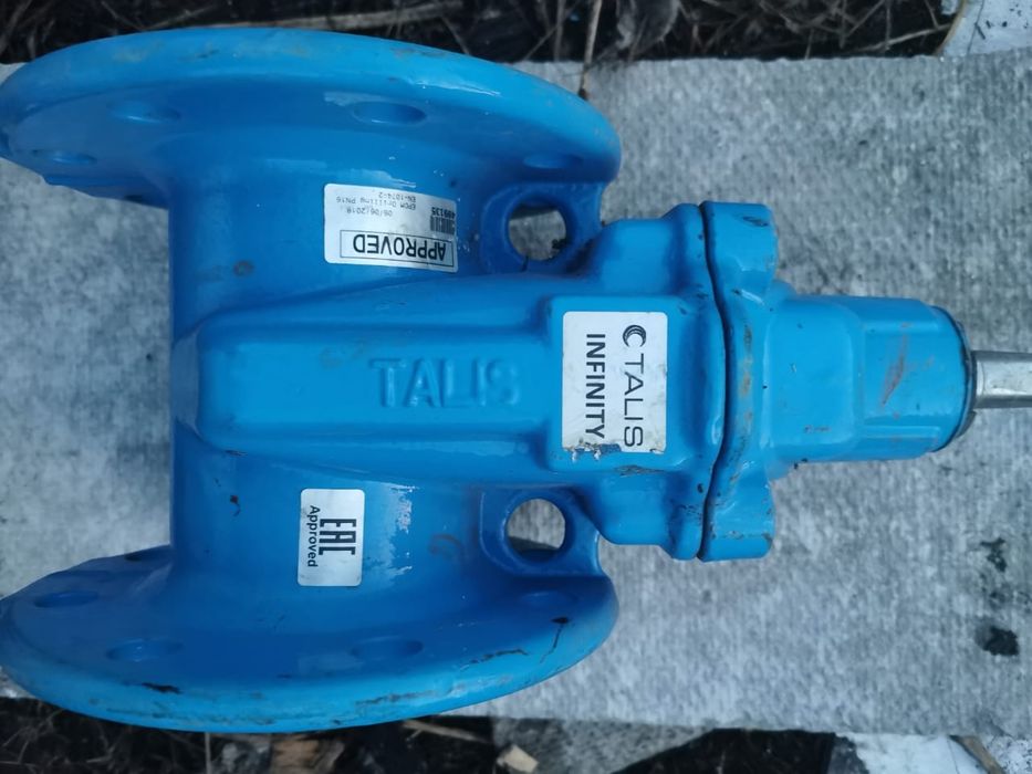 продам задвижки, фланцы, отводы