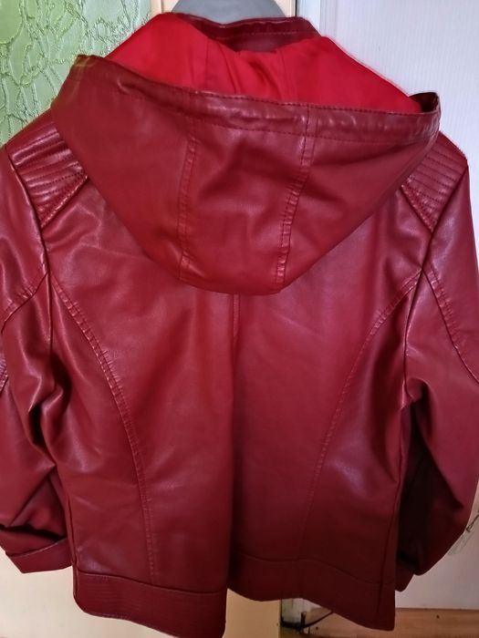 Дамско кожено яке червено