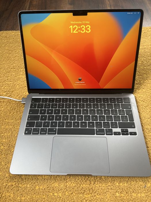 MacBook M3 16GB/256GB