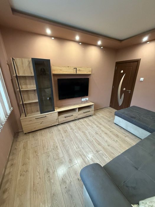 Дава се под наем Тристаен апартамент в София, Люлин 10 - 75 кв.м за 598.23 € - Снимка #1