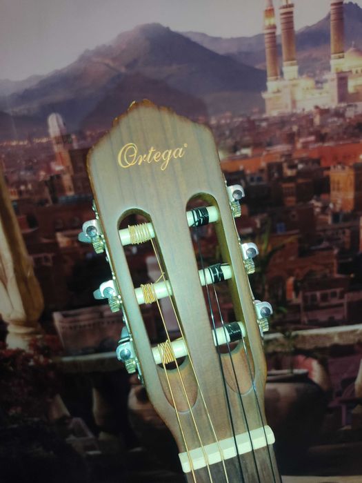 Продам классическую гитару Ortega