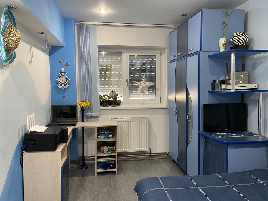 Apartament cu 3 camere, 71mp, zonă centrală +loc de parcare(copertină)