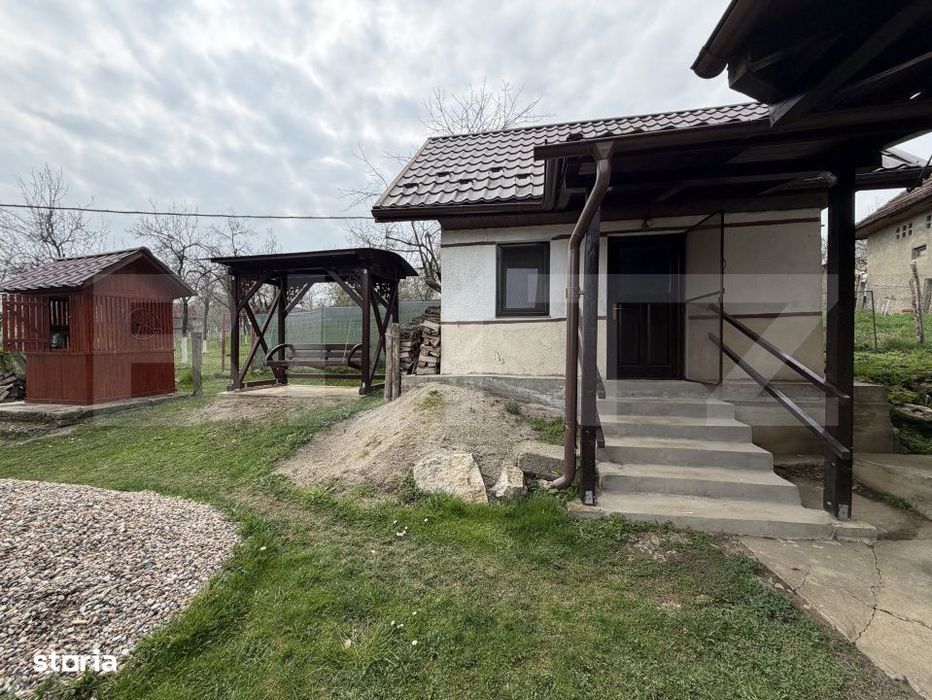 Casa cu 3 camere in suprafata de 80 mp si un teren de 2000 mp