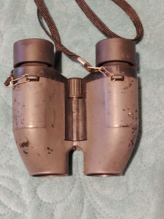 Binoclu de vanatoare 8X26 vechi dar perfect functional