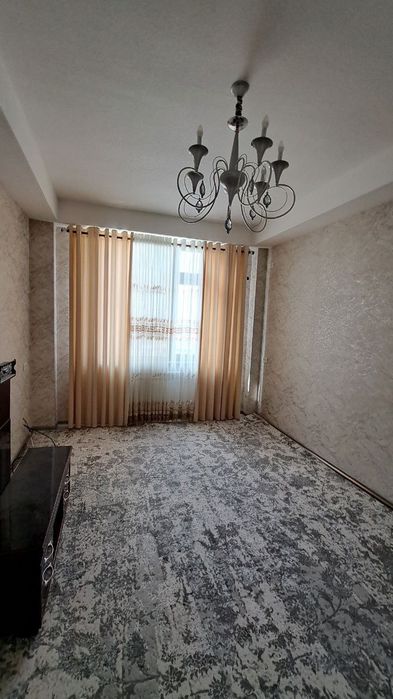 Kvartira sotiladi 2 xonali yangi remont li