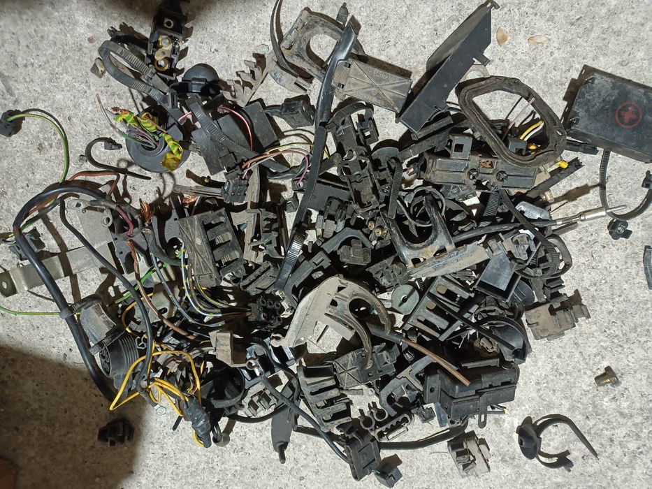 Крепежи за Мерцедес 124