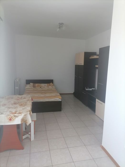 Garsoniera de închiriat.
