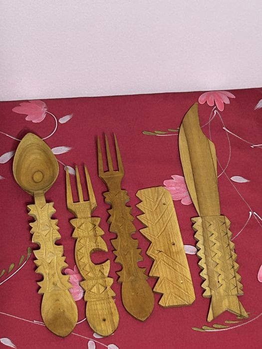 Set 5 Tacâmuri Lemn Sculptat Manual