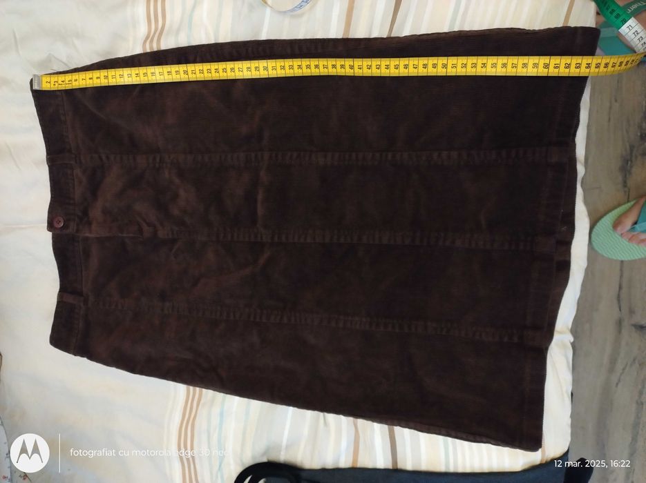 Fusta raiat, maro, superbă, talie