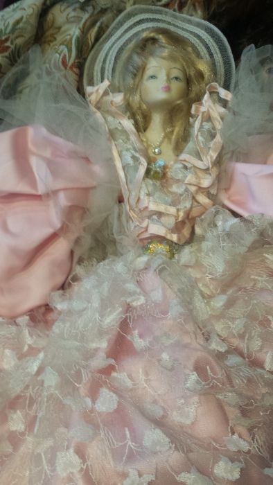 Papusa portelan 60cm 135 lei redus de la 190 lei