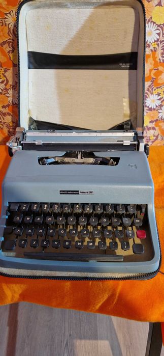 Пишеща машина Olivetti Underwood Lettera 32
