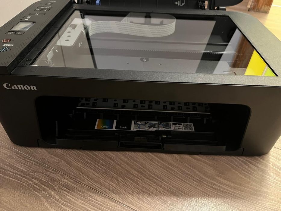 Продаю цветной принтер...