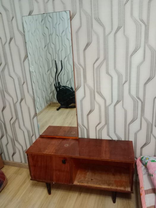 Продаю советский комод с зеркалом