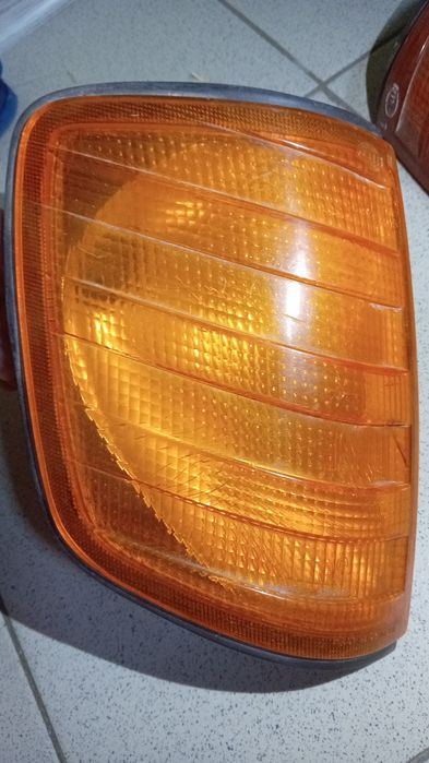 Продам поворотник 124 190. С4