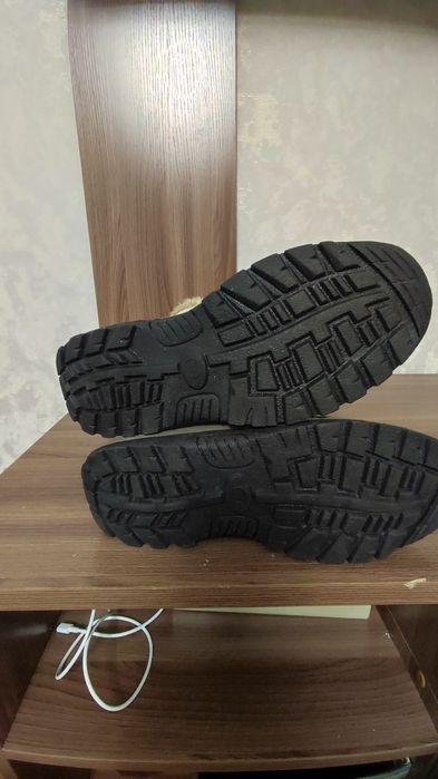 Продаю димисезонные сапоги.