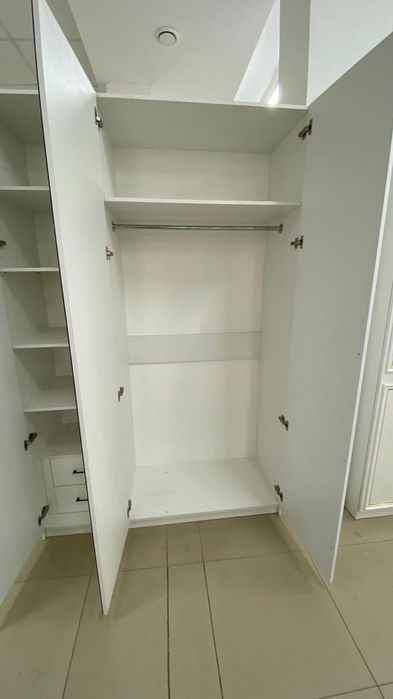 Продается шкаф трехдверный