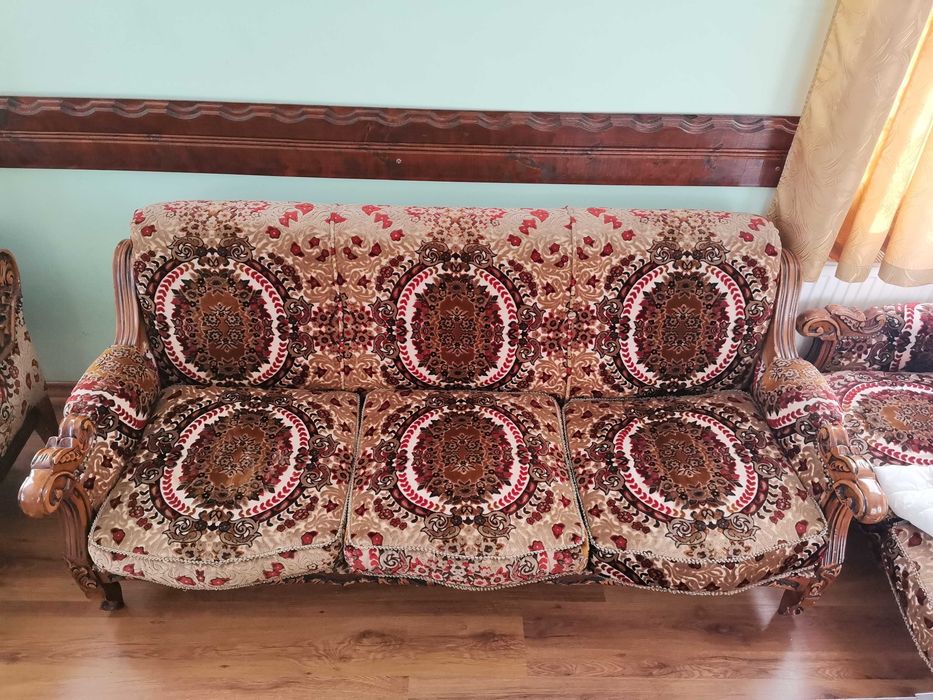 Холна гарнитура с дърворезба