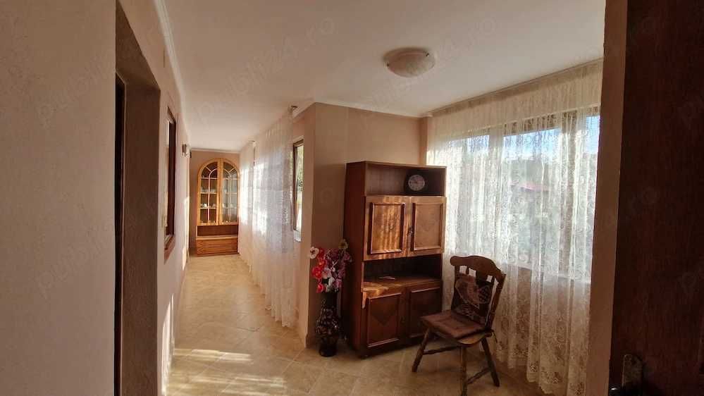 Casa cu teren de 2400 mp