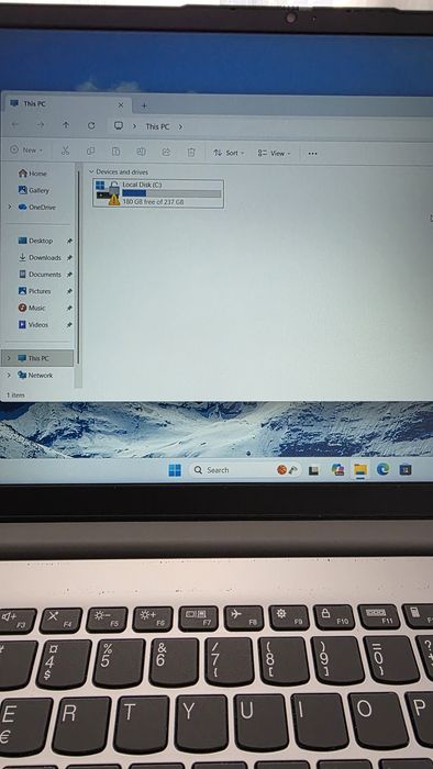 Lenovo IdeaPad 1 15ALC7 Ryzen 7 5700U  16 gb rami Amd Radeon Graphic 2 gb!