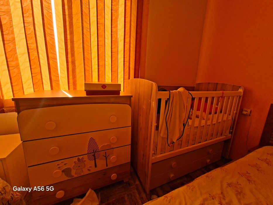 Бебешко креватче + гардеробче