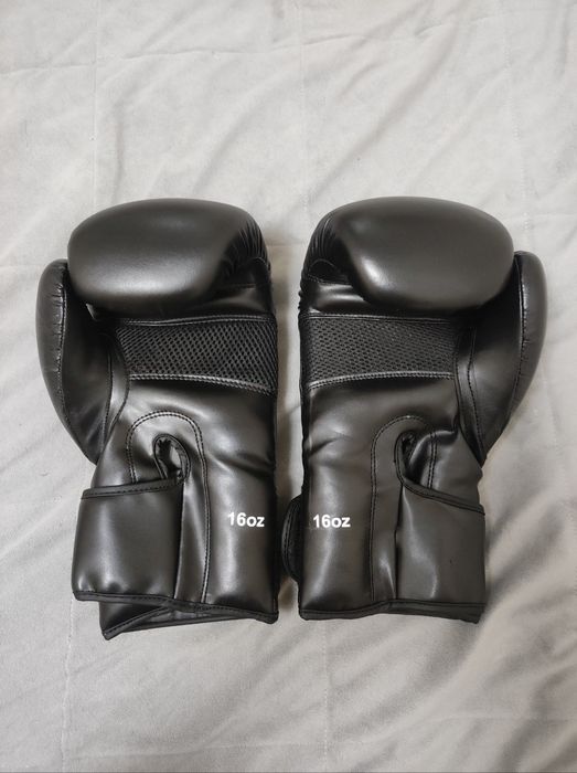 Перчатки боксерские.