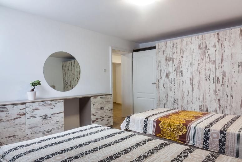 Дава се под наем Тристаен апартамент в Пловдив, Център - 180 кв.м за 900 € - Снимка #3