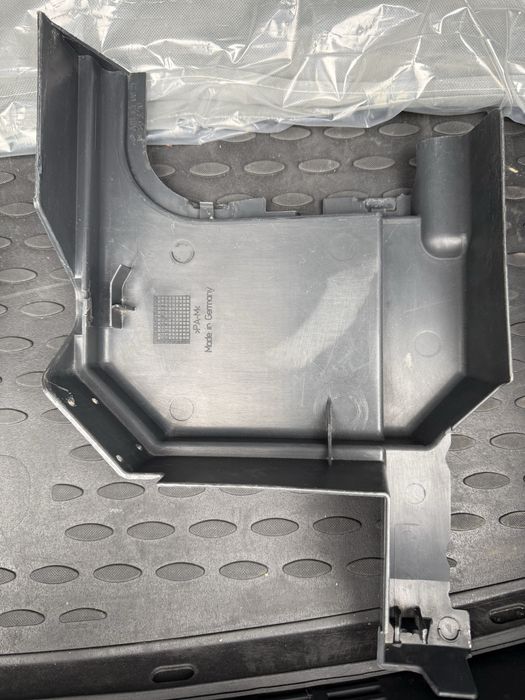 Крышка двигателя m111