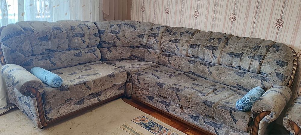 Продам диван трансформер и кресло.