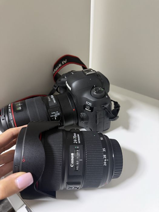 Aparat Canon EOS 5D mark IV si 2 obiective