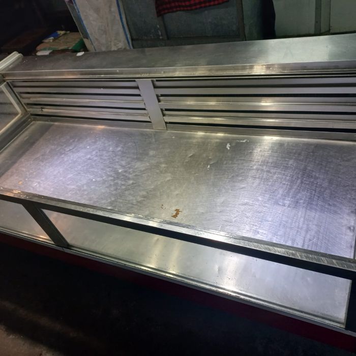 Виттринный холодильник