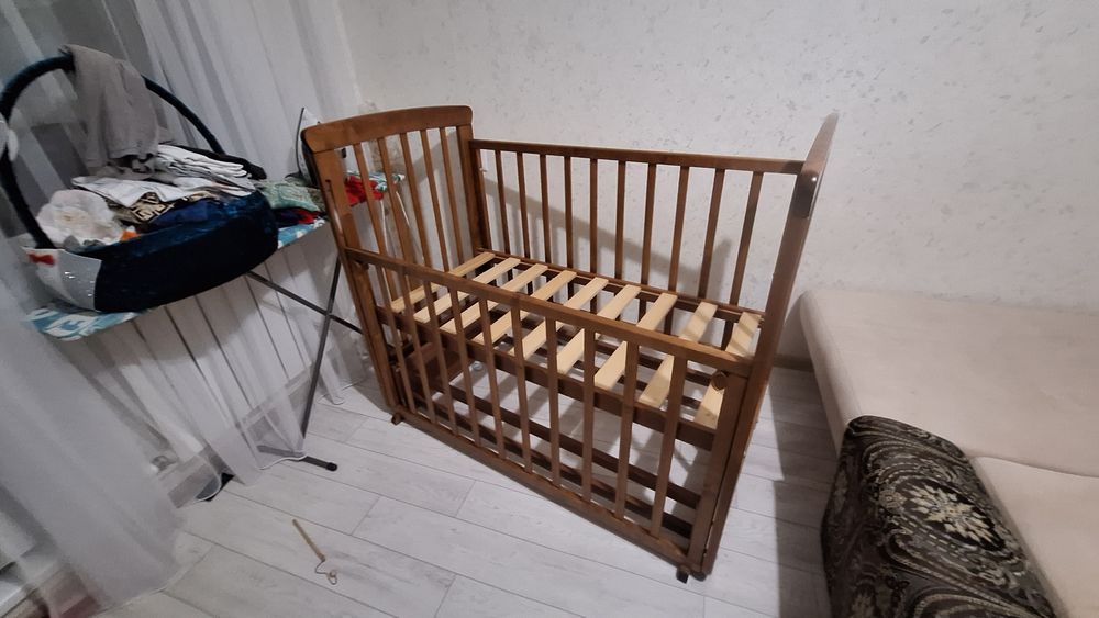 Продам детскую кровать маятник