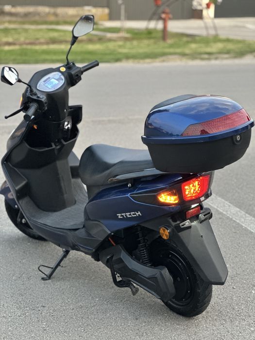 Vand scuter electric