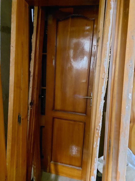 Двери деревяные с коробками