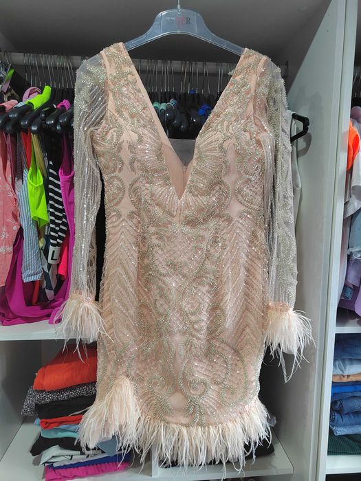 Рокля с дантела от камъни