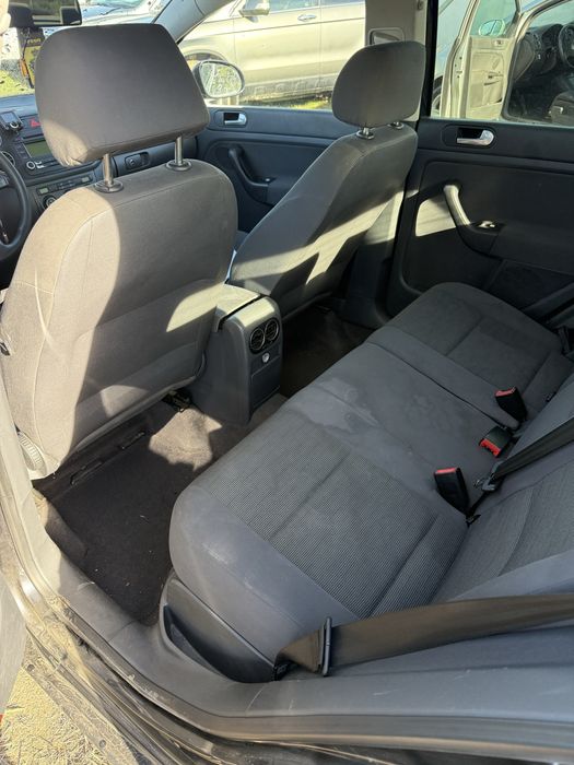 Голф 5+ само на части