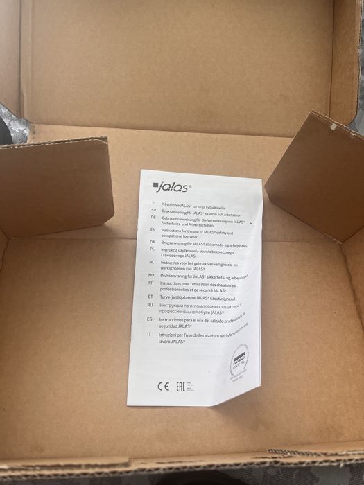 Продам новые ботинки jalas