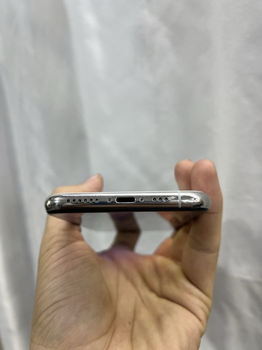 IPhone 11 Pro 64GB.         .