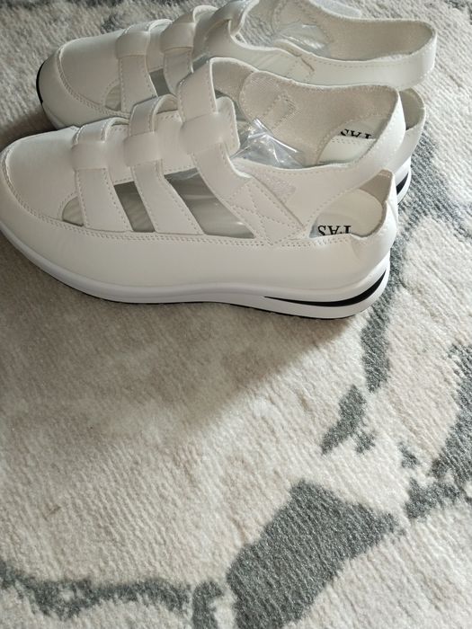 Продам полуоткрытые ботинки