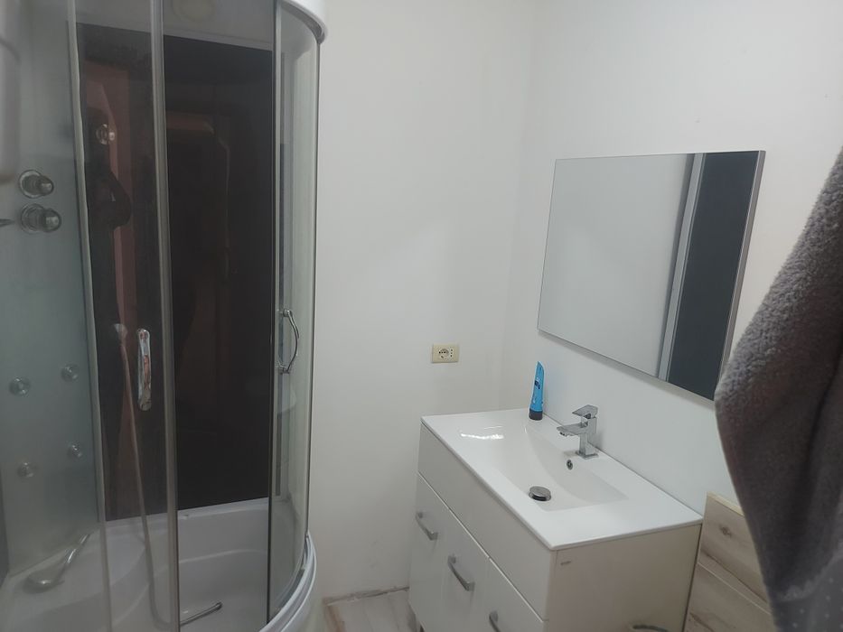 De vanzare apartament cu 2 camere renovat 50 mp etaji 4