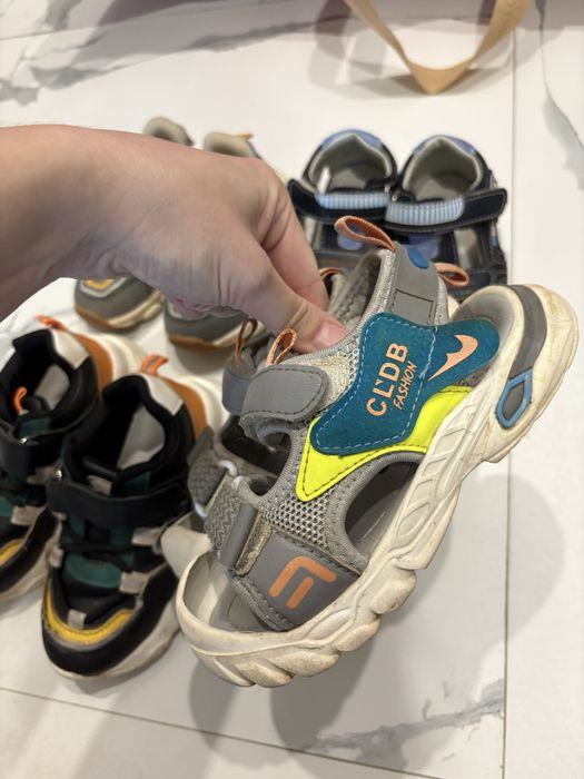 Кросовки, Сандали